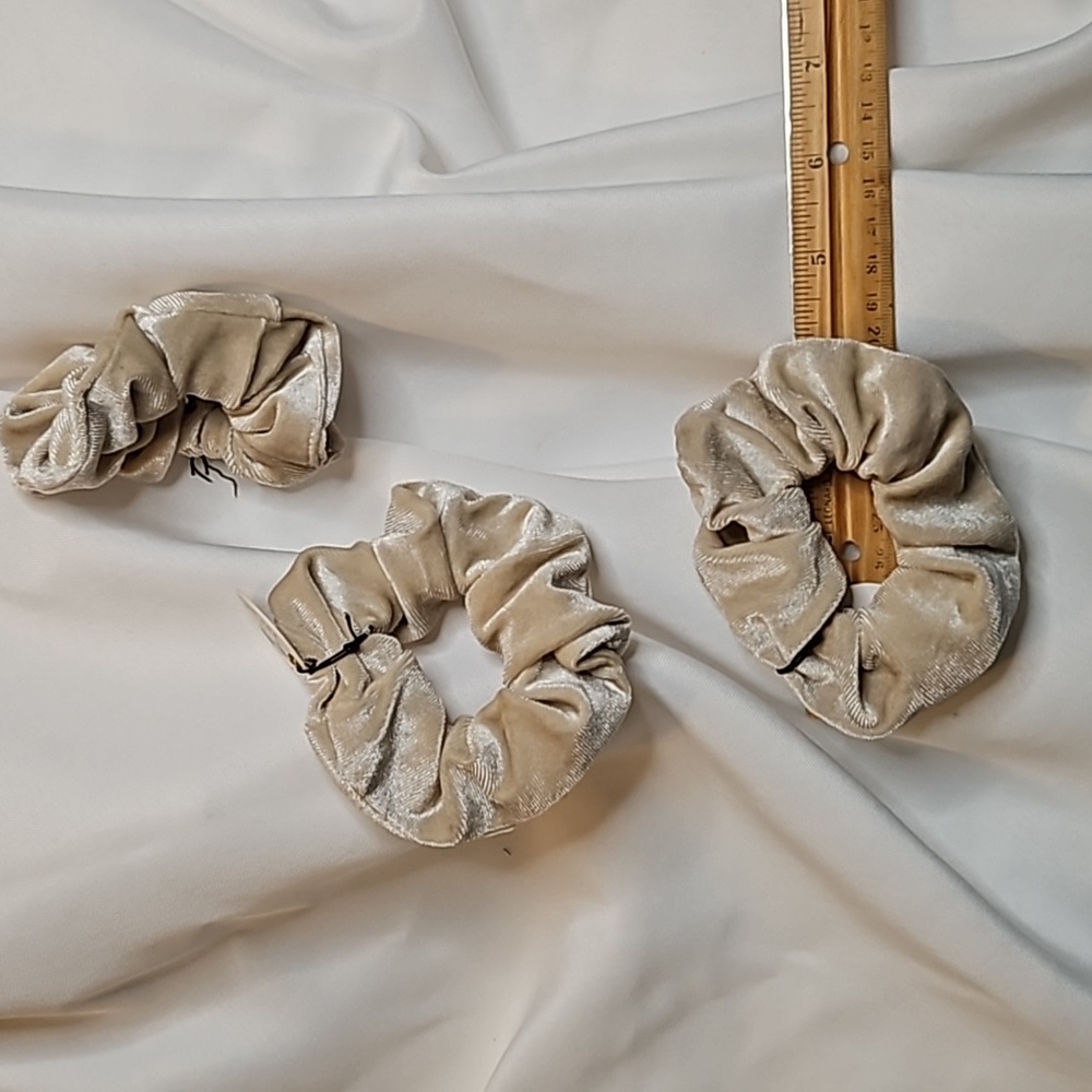 Cream/light beige scrunchies